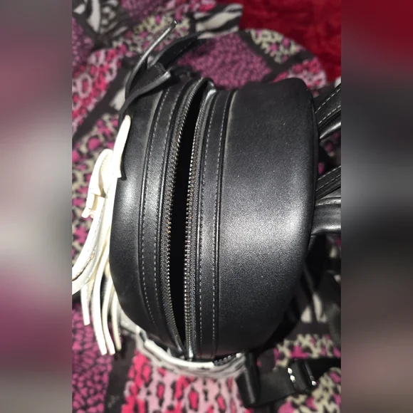 Disney Loungefly Cruella De Vil Backpack - Picture 13 of 16